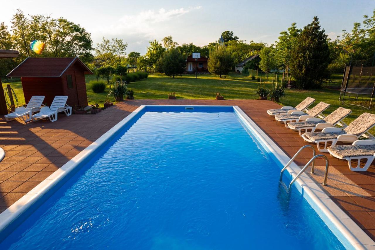 Tennis Guesthouse Ordacsehi Εξωτερικό φωτογραφία