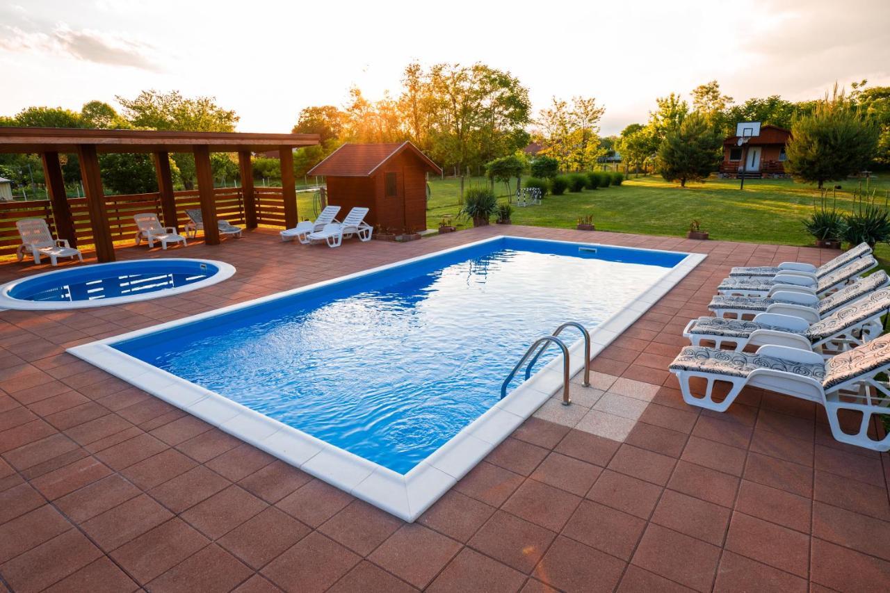 Tennis Guesthouse Ordacsehi Εξωτερικό φωτογραφία