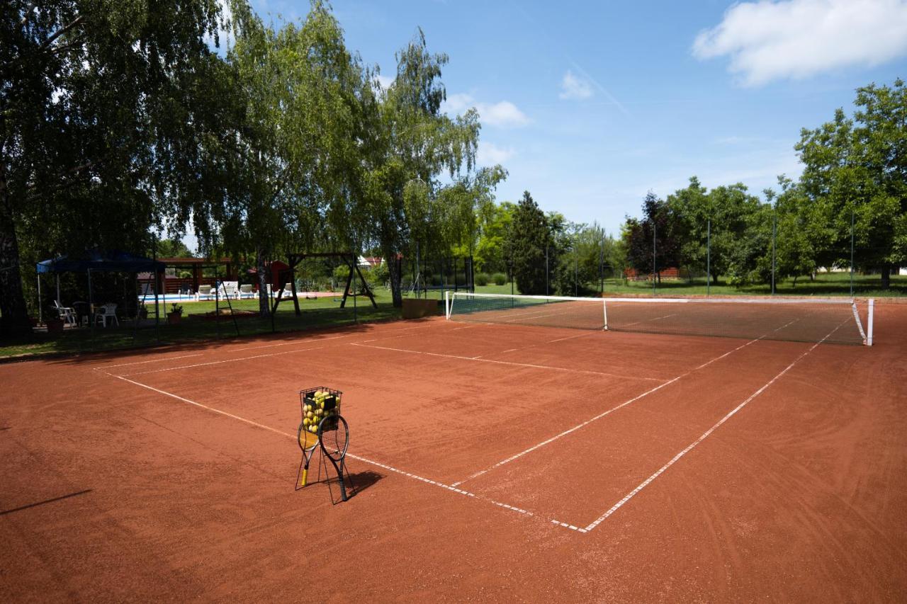 Tennis Guesthouse Ordacsehi Εξωτερικό φωτογραφία